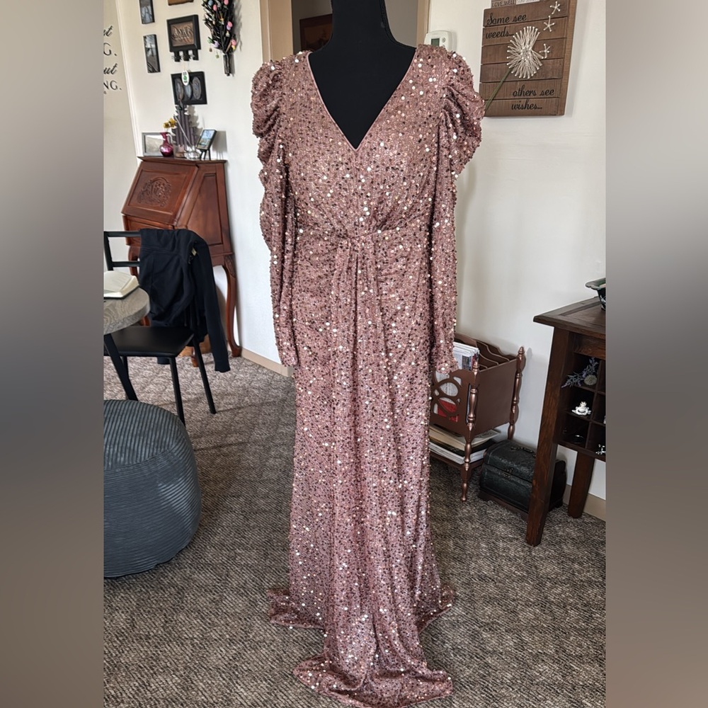 Sz L pink champagne sequined, lined, UNITHORSE Vneck long sleeve gown NWT🐸